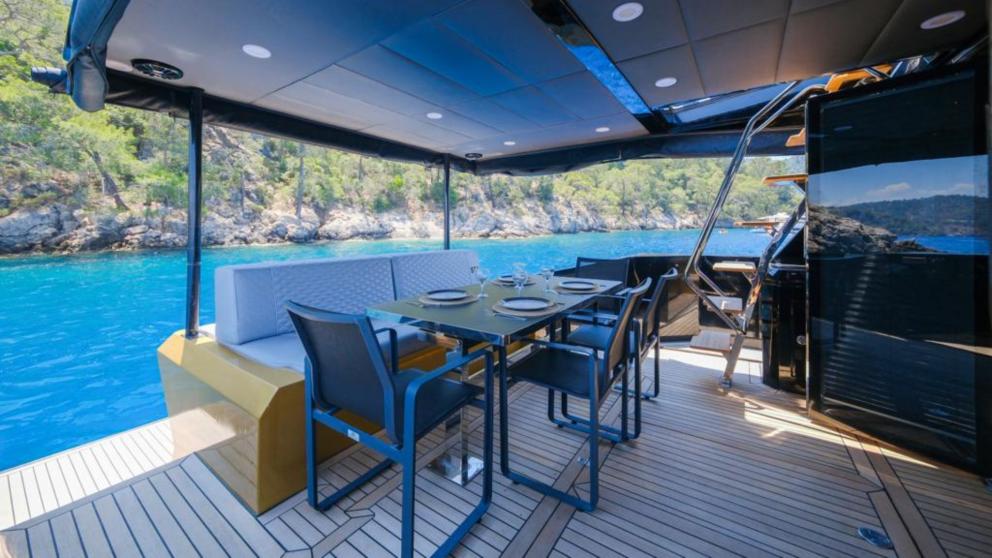 Göcek Motor Yat Kiralama – Mazu 58 ile Lüks Deniz Tatili

Göcek Motor Yat Kiralama | Mazu 58 Lüks Motor Yat ile Göcek Koylarında Özel Tatil

Göcek motor yat kiralama seçenekleri arasında öne çıkan Mazu 58 motor yat, Göcek’in eşsiz koylarını keşfetmek isteyen misafirler için konfor, hız ve lüksü bir arada sunar. Modern tasarımı ve yüksek performansı sayesinde Göcek ve çevresinde unutulmaz bir deniz tatili yaşayabilirsiniz.

Türkiye’nin en popüler yat turizmi bölgelerinden biri olan Göcek, turkuaz koyları, sakin denizi ve doğa ile iç içe atmosferi ile motor yat kiralama için ideal destinasyonlardan biridir. Özellikle günübirlik veya haftalık motor yat kiralama seçenekleri ile Göcek’in gizli koylarını keşfetmek mümkündür.