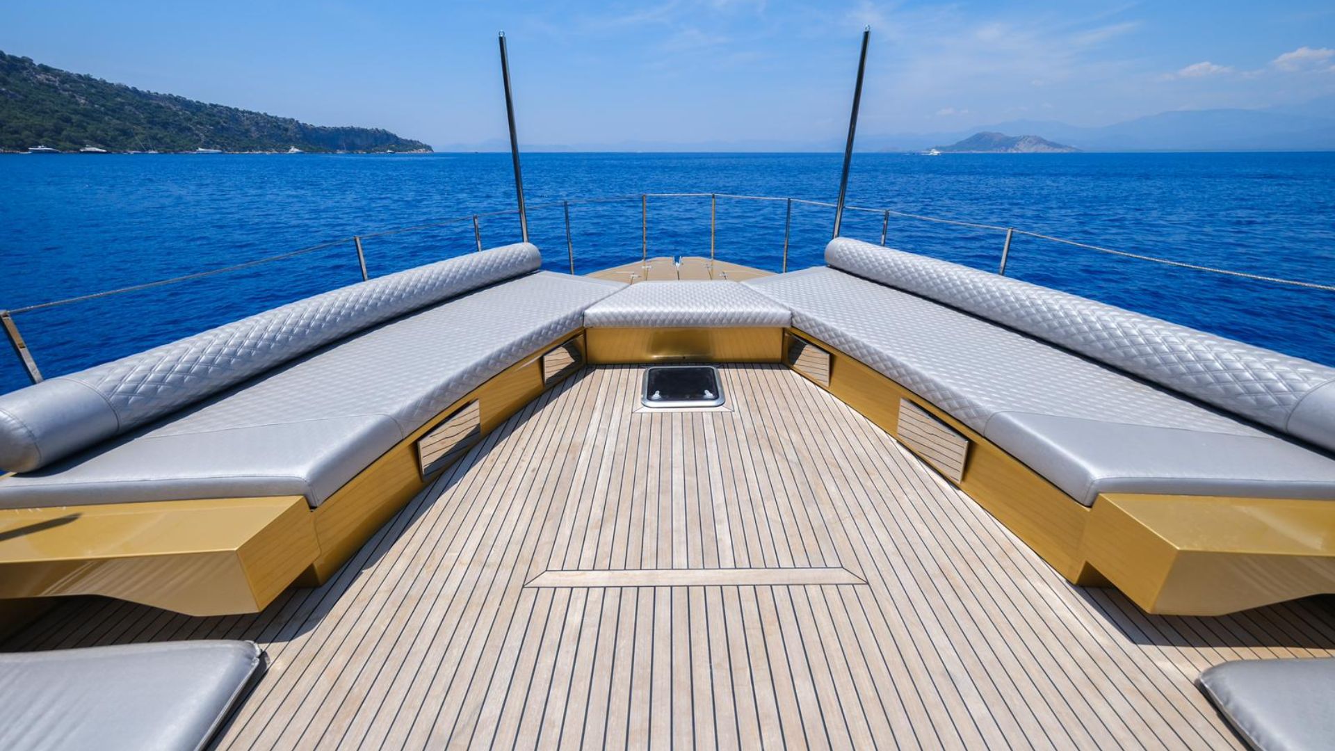 Göcek Motor Yat Kiralama – Mazu 58 ile Lüks Deniz Tatili

Göcek Motor Yat Kiralama | Mazu 58 Lüks Motor Yat ile Göcek Koylarında Özel Tatil

Göcek motor yat kiralama seçenekleri arasında öne çıkan Mazu 58 motor yat, Göcek’in eşsiz koylarını keşfetmek isteyen misafirler için konfor, hız ve lüksü bir arada sunar. Modern tasarımı ve yüksek performansı sayesinde Göcek ve çevresinde unutulmaz bir deniz tatili yaşayabilirsiniz.

Türkiye’nin en popüler yat turizmi bölgelerinden biri olan Göcek, turkuaz koyları, sakin denizi ve doğa ile iç içe atmosferi ile motor yat kiralama için ideal destinasyonlardan biridir. Özellikle günübirlik veya haftalık motor yat kiralama seçenekleri ile Göcek’in gizli koylarını keşfetmek mümkündür.