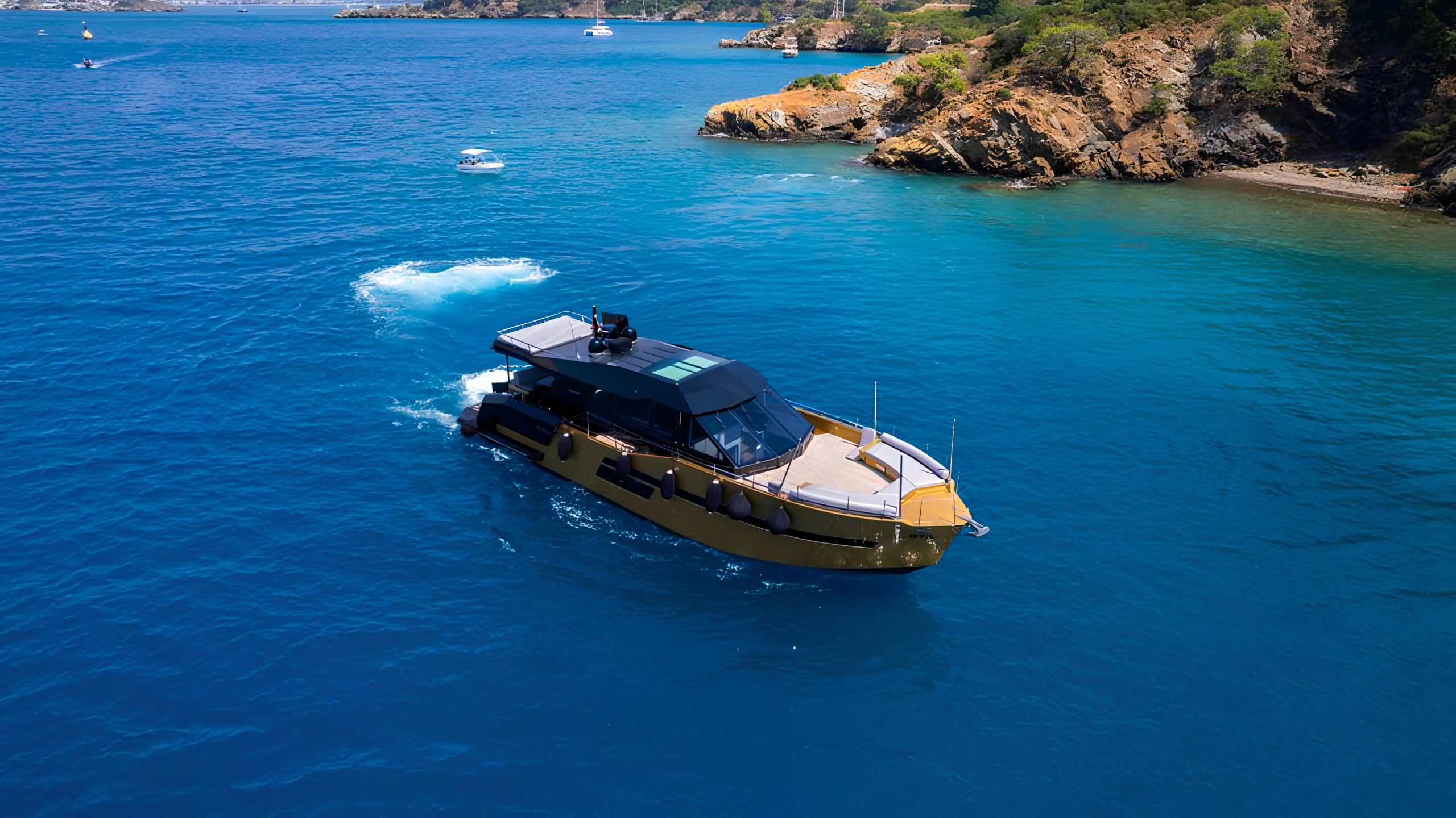 Göcek Motor Yat Kiralama – Mazu 58 ile Lüks Deniz Tatili

Göcek Motor Yat Kiralama | Mazu 58 Lüks Motor Yat ile Göcek Koylarında Özel Tatil

Göcek motor yat kiralama seçenekleri arasında öne çıkan Mazu 58 motor yat, Göcek’in eşsiz koylarını keşfetmek isteyen misafirler için konfor, hız ve lüksü bir arada sunar. Modern tasarımı ve yüksek performansı sayesinde Göcek ve çevresinde unutulmaz bir deniz tatili yaşayabilirsiniz.

Türkiye’nin en popüler yat turizmi bölgelerinden biri olan Göcek, turkuaz koyları, sakin denizi ve doğa ile iç içe atmosferi ile motor yat kiralama için ideal destinasyonlardan biridir. Özellikle günübirlik veya haftalık motor yat kiralama seçenekleri ile Göcek’in gizli koylarını keşfetmek mümkündür.